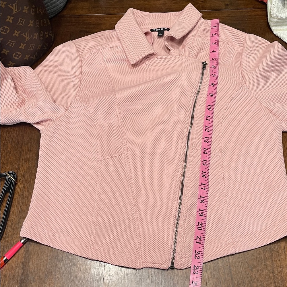 Torrid Light Pink Textured Moto Blazer - Picture 8 of 11
